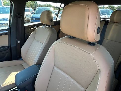 Certified 2024 Volkswagen Tiguan SE FWD image 16