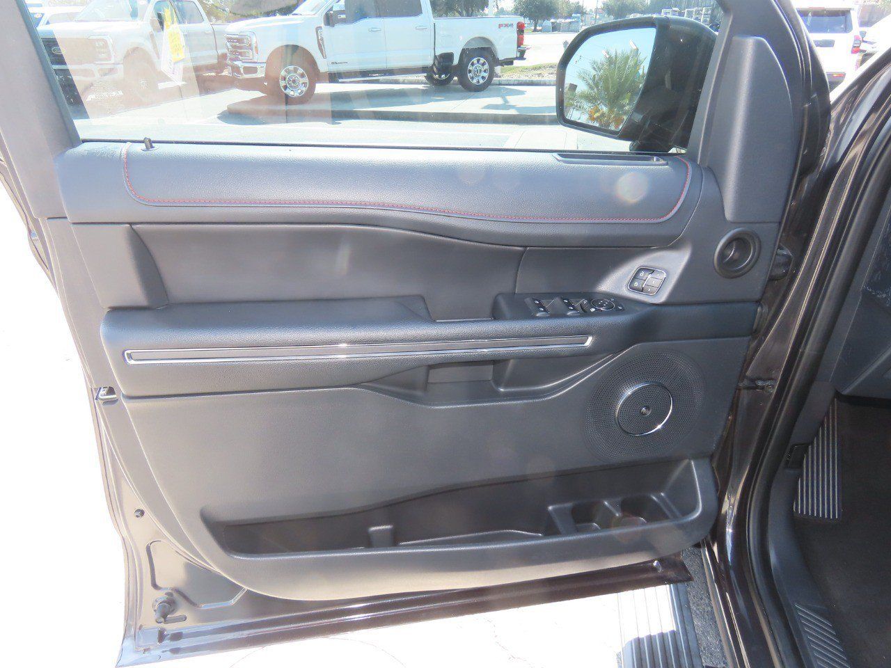 Used 2023 Ford Expedition Limited RWD image 23