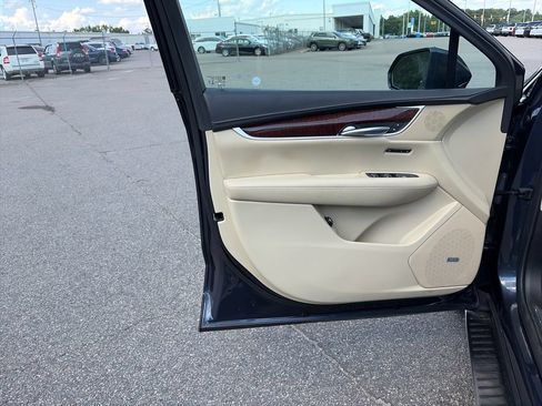Used 2018 Cadillac XT5 Luxury w/ LPO, Sport Package AWD/4WD image 11