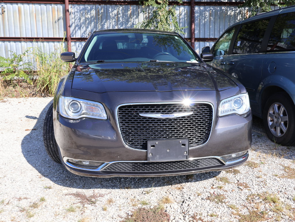 Used 2019 Chrysler 300 Touring w/ Driver Convenience Group RWD image 7