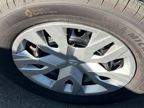 Certified 2024 Toyota Corolla Cross L image 15