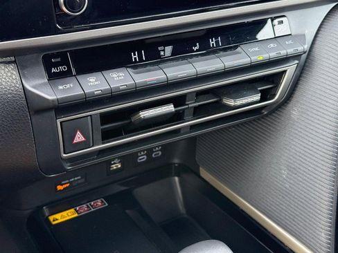 Used 2025 Toyota Camry SE image 27