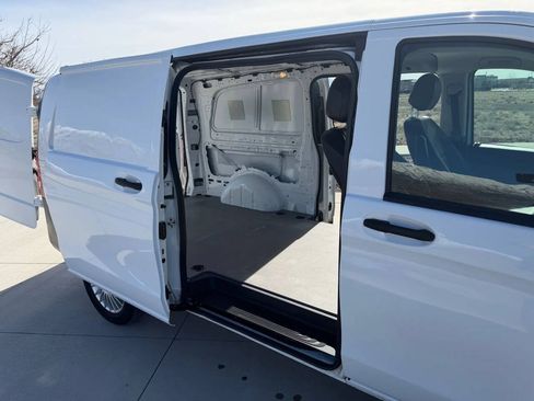 Used 2021 Mercedes-Benz Metris image 11