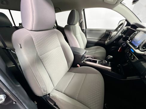 Used 2022 Toyota Tacoma SR5 w/ Technology Package image 30