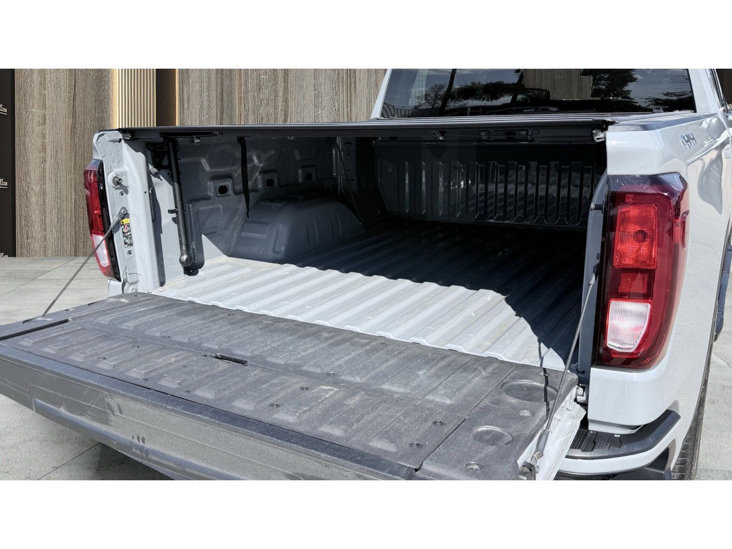 Used 2024 GMC Sierra 1500 Elevation w/ LPO, Elevation Black Package AWD/4WD image 16