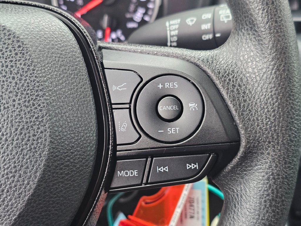 Certified 2021 Toyota RAV4 LE AWD/4WD image 28