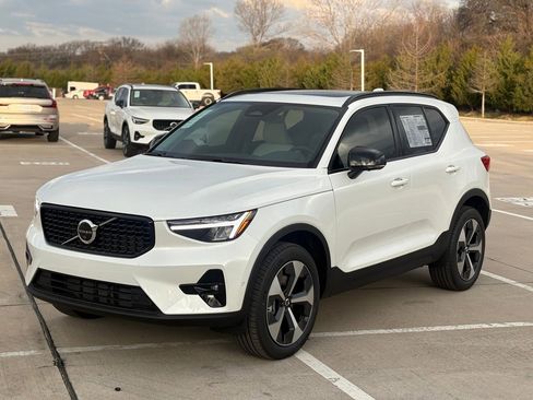 New 2026 Volvo XC40 B5 Plus w/ Protection Package Premier image 3
