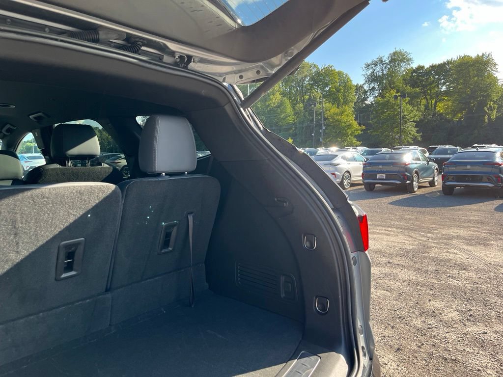 Used 2024 Buick Enclave Essence w/ Technology Package AWD/4WD image 12