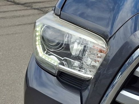 Used 2018 Toyota Tacoma Limited image 10