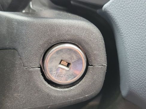 Used 2021 Chevrolet Colorado Z71 AWD/4WD image 9