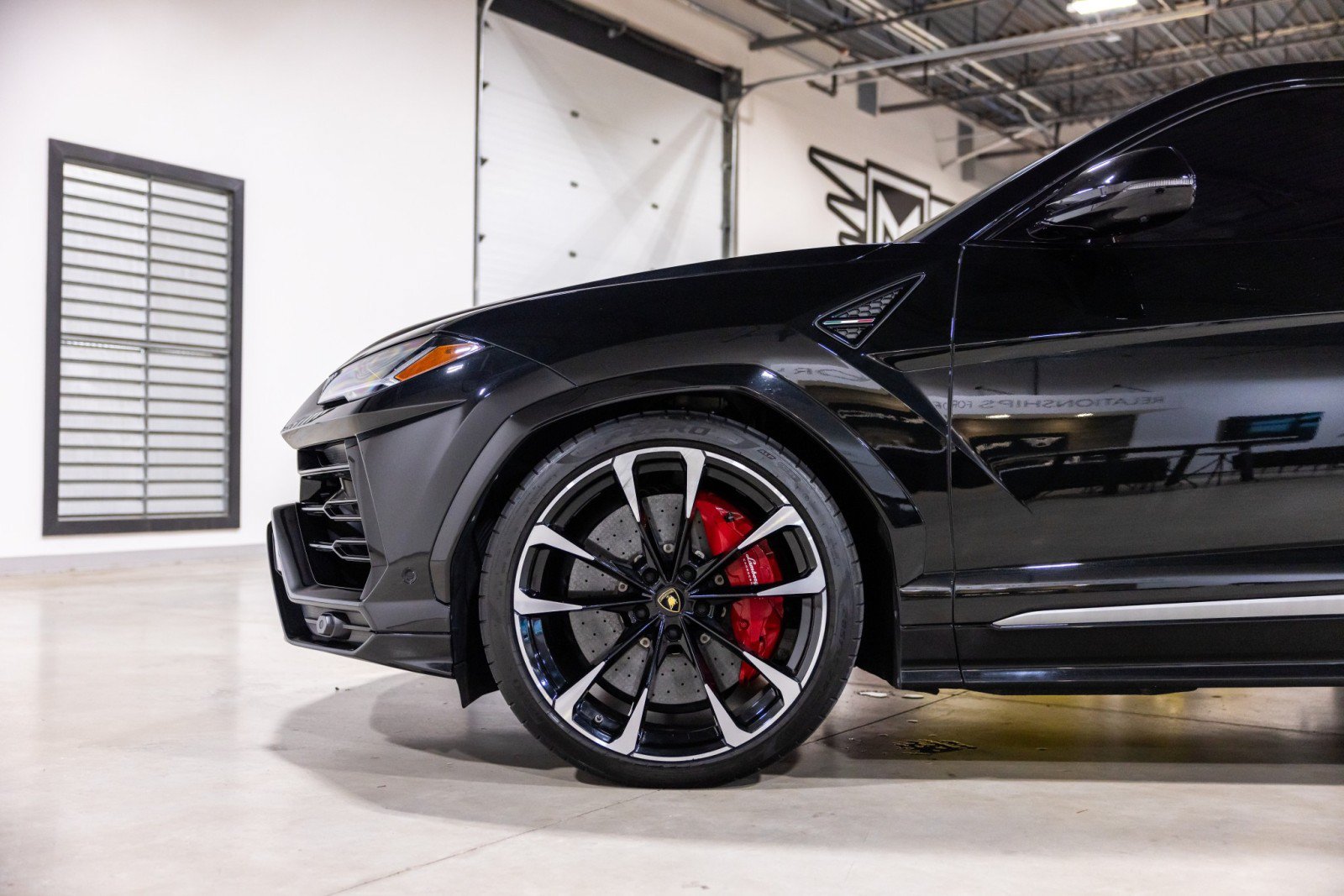 Used 2020 Lamborghini Urus AWD/4WD image 17