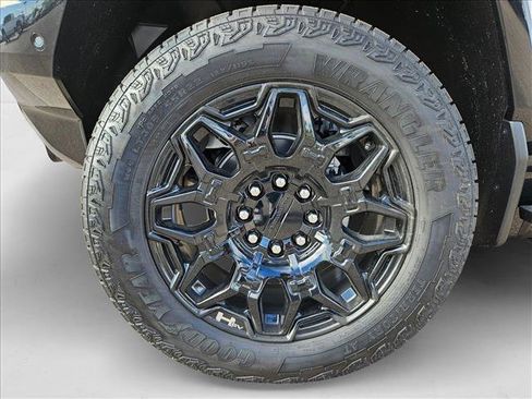 New 2025 GMC Hummer EV 2X image 10