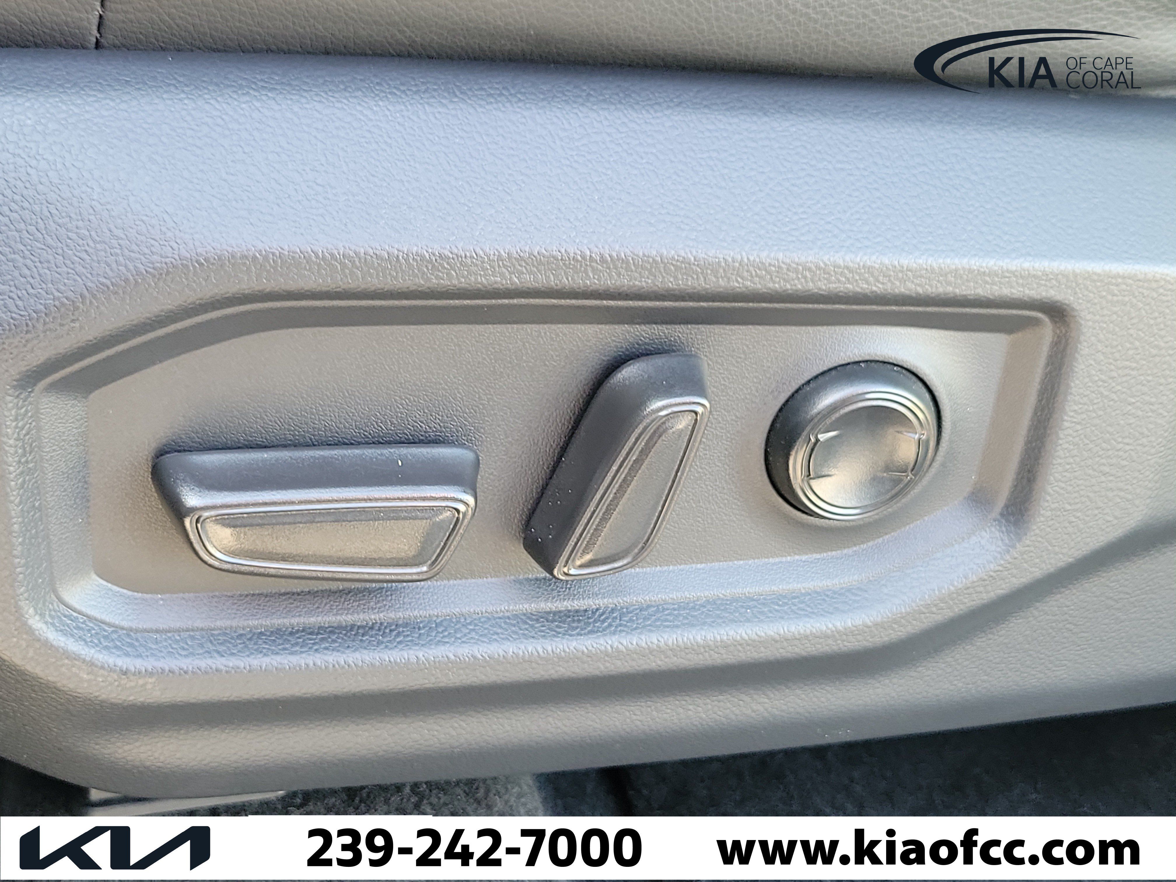 Used 2023 Toyota Tundra Limited w/ Power Package RWD image 21