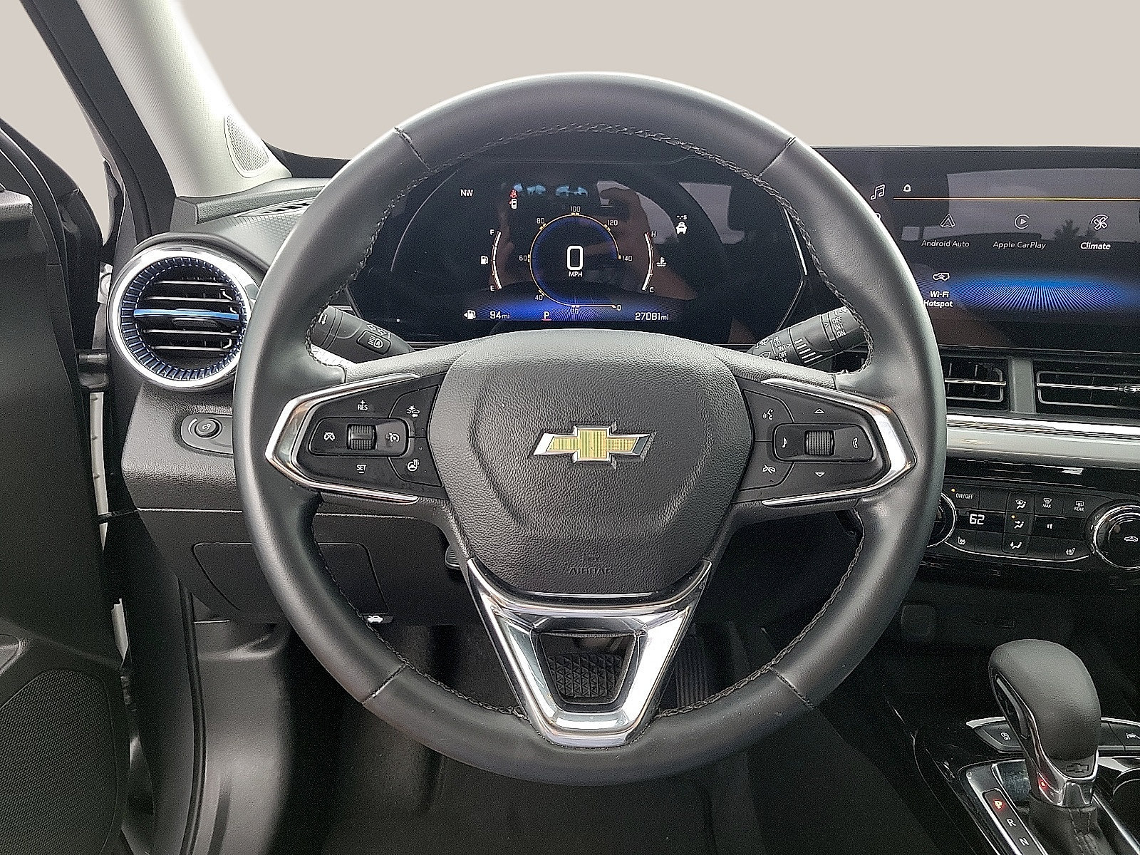 Used 2025 Chevrolet Trax LT w/ LT Convenience Package FWD image 19