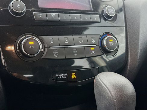 Used 2016 Nissan Rogue S w/ Appearance Package FWD image 22