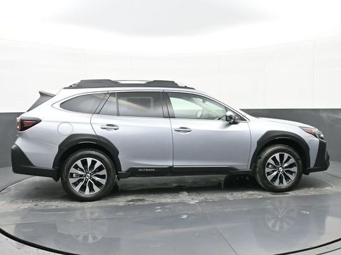 Used 2025 Subaru Outback Touring XT image 2