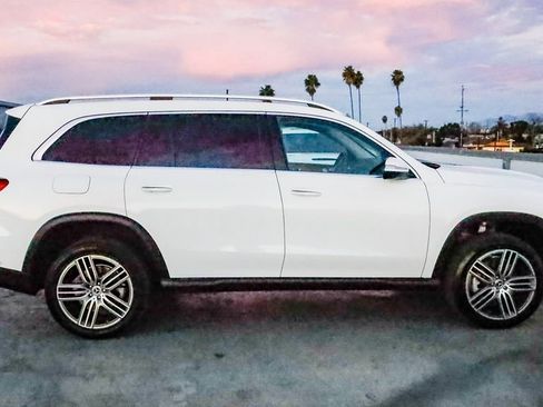 Used 2024 Mercedes-Benz GLS 450 4MATIC image 12