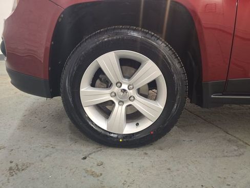 Used 2016 Jeep Compass Latitude image 26