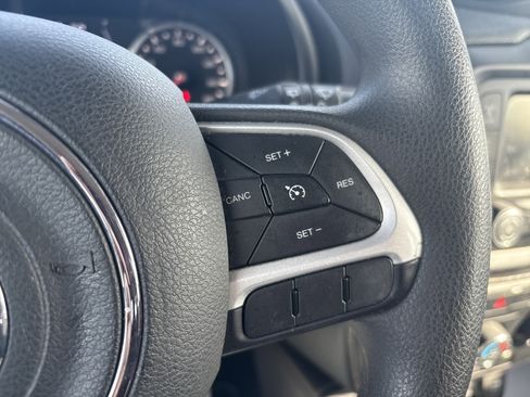 Used 2018 Jeep Renegade Sport w/ Power & Air Group image 19