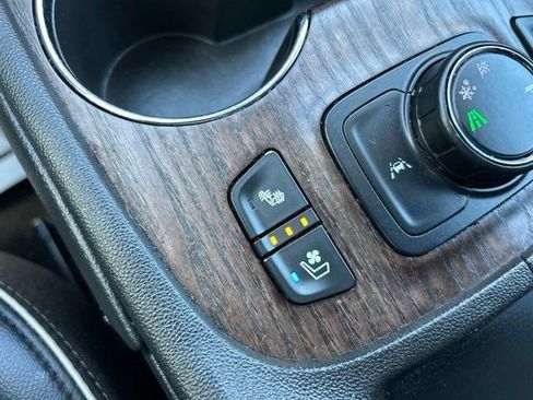 Used 2021 GMC Acadia Denali w/ Denali Technology Package FWD image 42