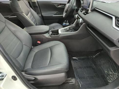 Certified 2022 Toyota RAV4 XLE Premium AWD/4WD image 21