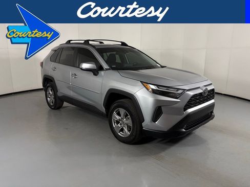 Used 2022 Toyota RAV4 XLE image 1