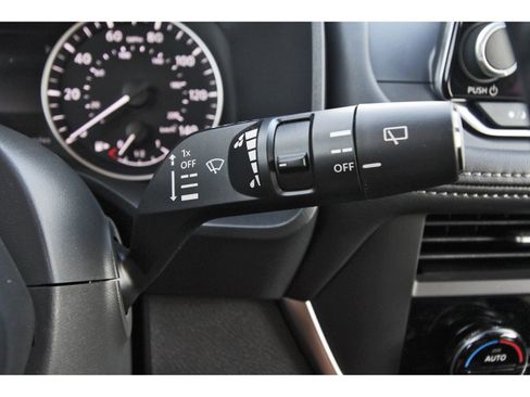 Certified 2025 Nissan Rogue SV FWD image 21
