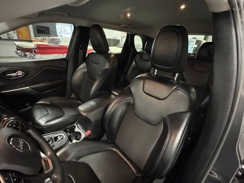 Used 2020 Jeep Cherokee Latitude Plus w/ Cold Weather Group image 43