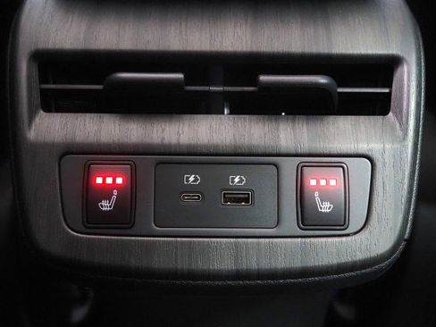 Used 2023 Nissan Ariya Platinum+ image 29