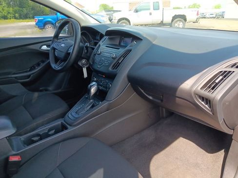 Used 2015 Ford Focus SE FWD image 32
