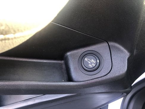 Used 2020 GMC Terrain SLT w/ Preferred Package image 21