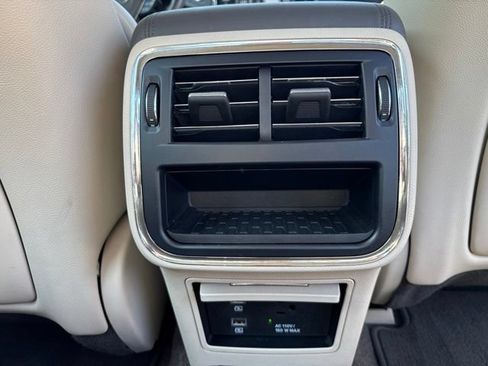 Used 2017 Lincoln Continental Select FWD image 37