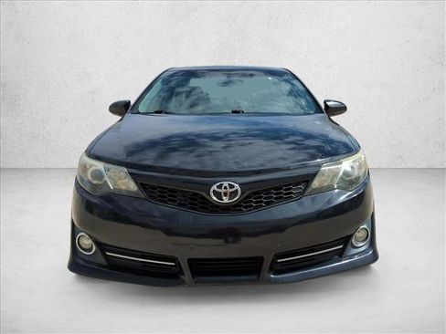 Used 2014 Toyota Camry SE FWD image 2
