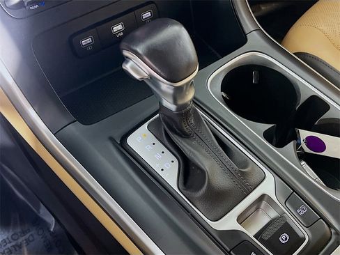 Used 2024 Kia Carnival LX image 16