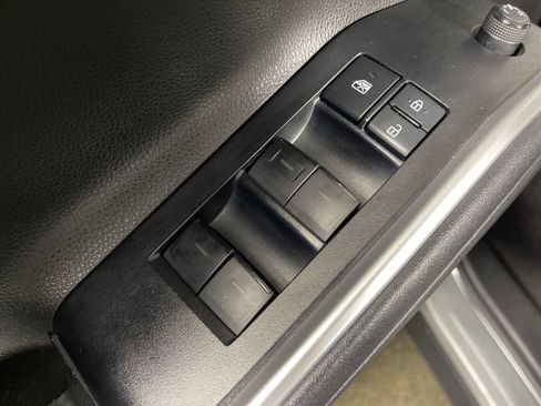 Used 2021 Toyota Highlander XSE FWD image 16