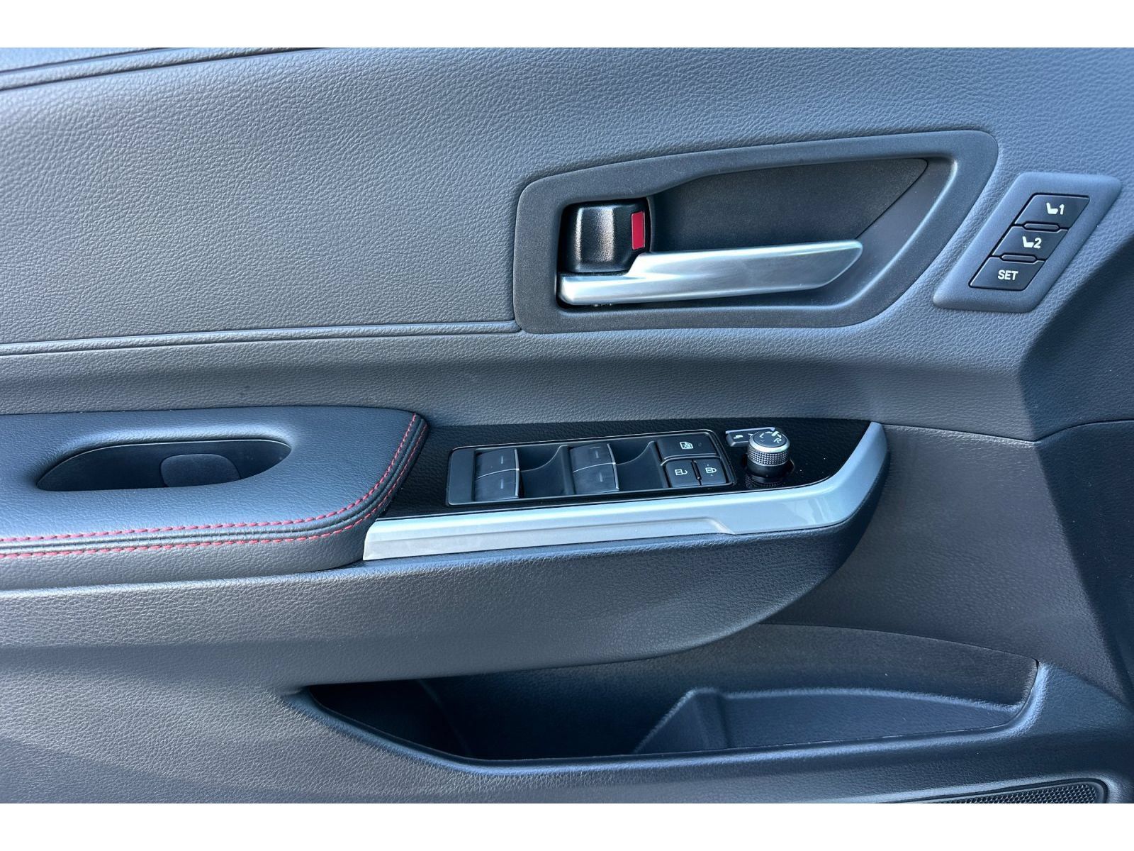 Used 2025 Toyota Sienna XSE w/ XSE Premium Package AWD/4WD image 11
