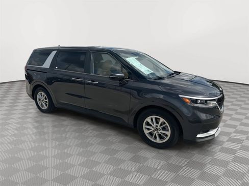 Used 2024 Kia Carnival LX FWD image 3