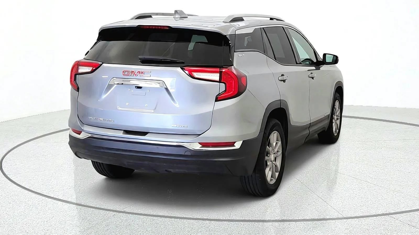 Used 2024 GMC Terrain SLT AWD/4WD image 8