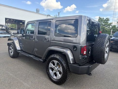 Used 2016 Jeep Wrangler Unlimited Sahara w/ Connectivity Group AWD/4WD image 3