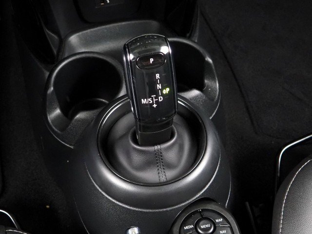 Used 2024 MINI Cooper 2-Door Hardtop FWD image 23