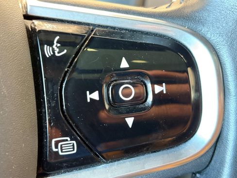 Used 2017 Volvo XC90 T6 Momentum w/ Vision Package AWD/4WD image 26