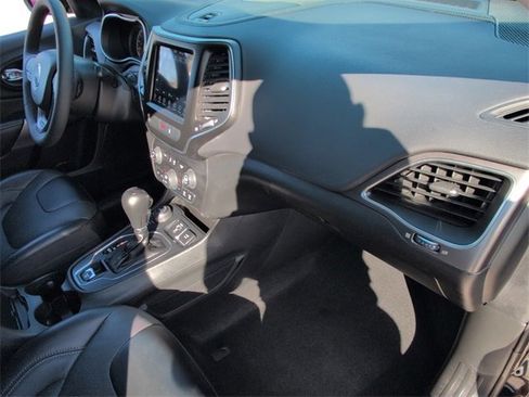Used 2022 Jeep Cherokee Latitude Lux image 14