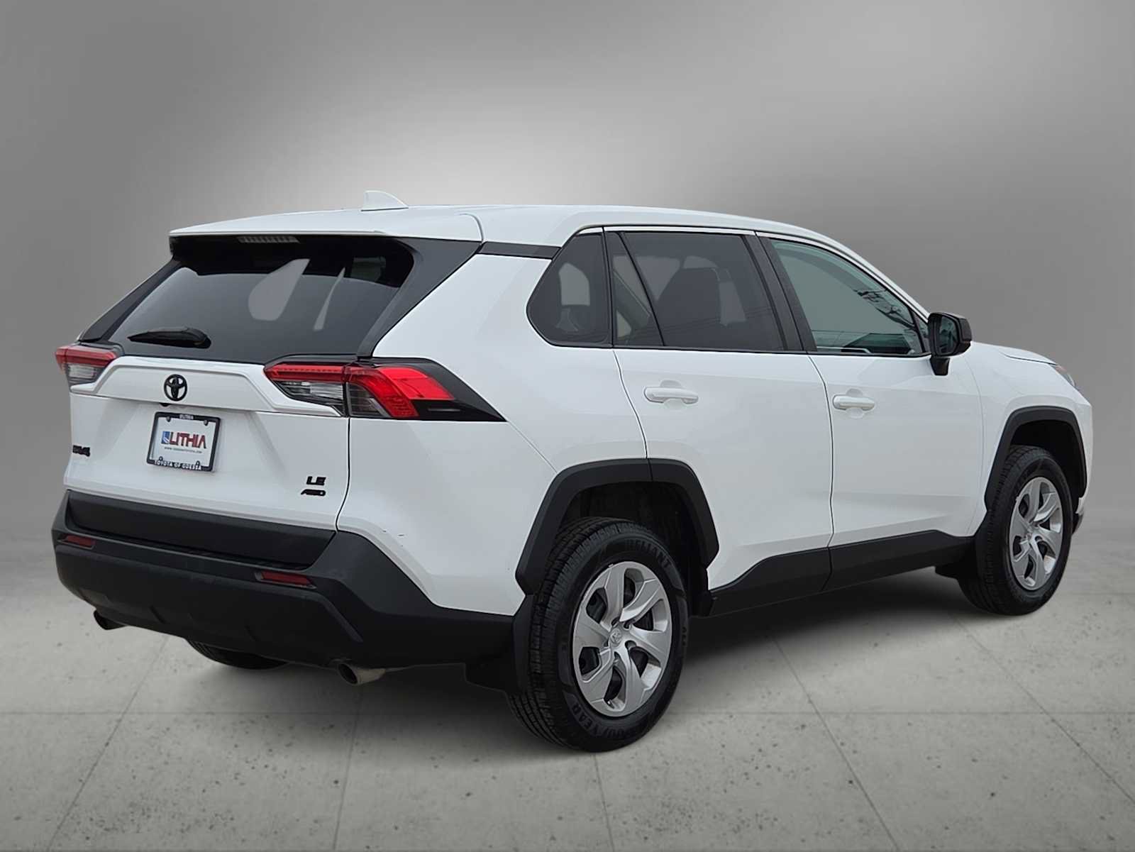 Used 2022 Toyota RAV4 LE AWD/4WD image 8
