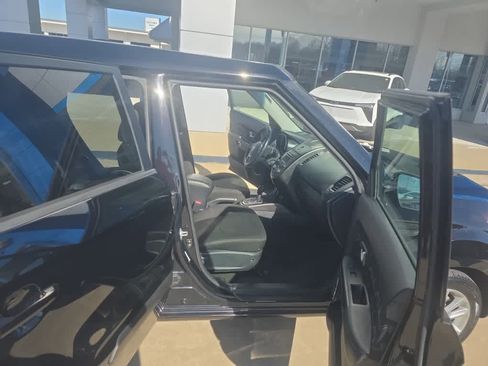 Used 2012 Kia Soul + image 6