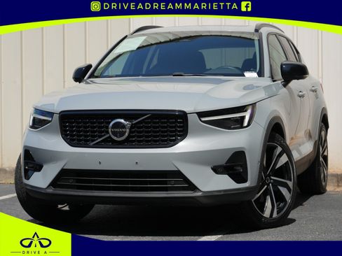 Used 2024 Volvo XC40 B5 Ultimate w/ Protection Package Premier AWD/4WD image 1