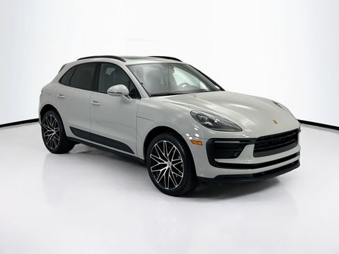 Used 2022 Porsche Macan AWD/4WD image 3