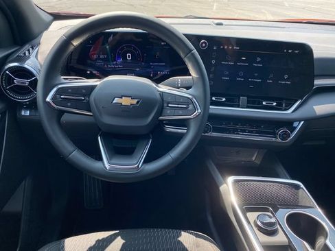 Used 2026 Chevrolet Equinox LT FWD image 7