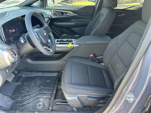 New 2025 Chevrolet Equinox EV LT image 9