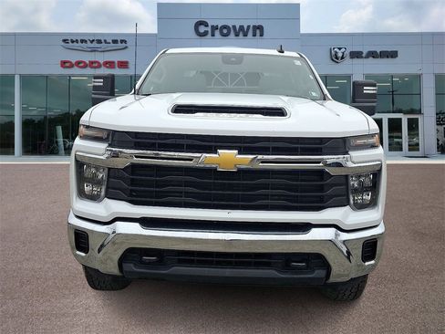 Used 2024 Chevrolet Silverado 3500 LT image 2