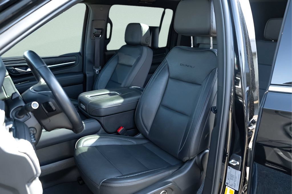 Used 2024 GMC Yukon XL Denali w/ Denali Reserve Package RWD image 15